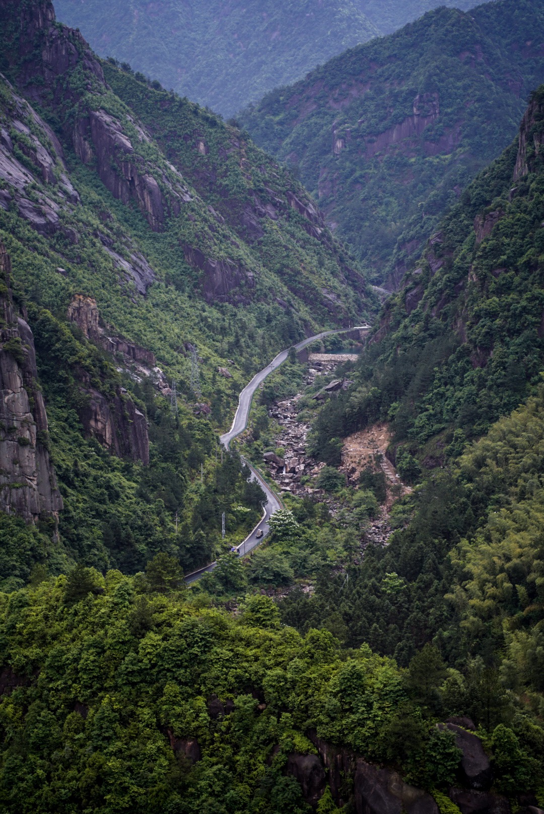玻璃桥|隐藏在浙南的一处秘境，峡谷幽深两山间有一座玻璃桥，安静游客少