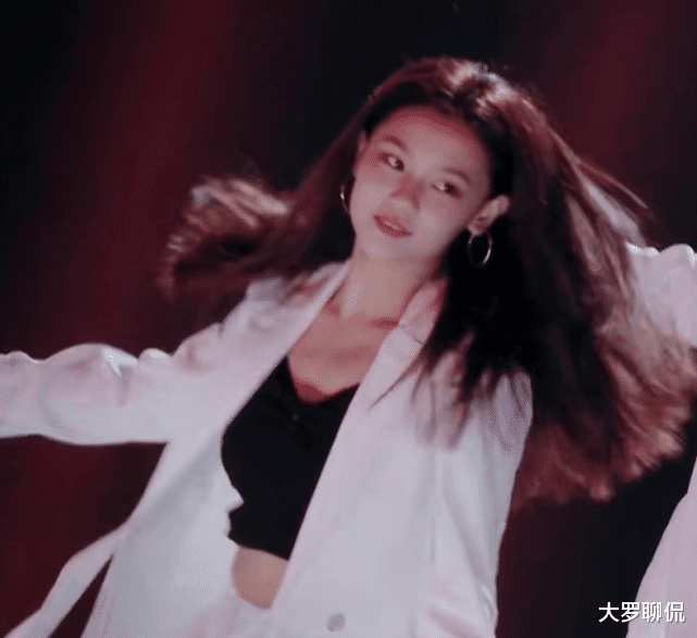 #虞书欣#她是千玺虞书欣的舞蹈老师，参加《创3》成神七，决赛时一鸣惊人