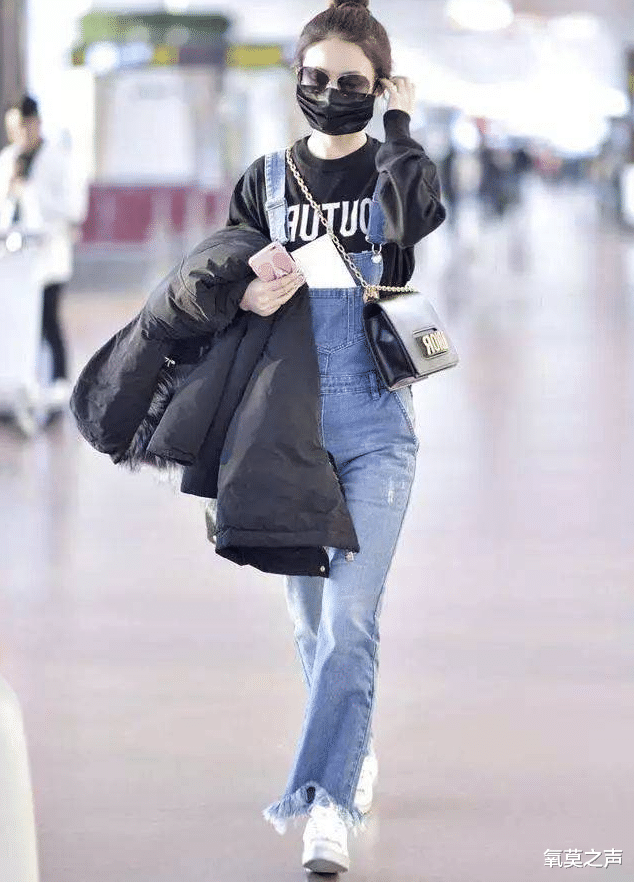 赵丽颖@冯绍峰根本管不住赵丽颖，她为了不撞衫，把4条牛仔裙缝一起