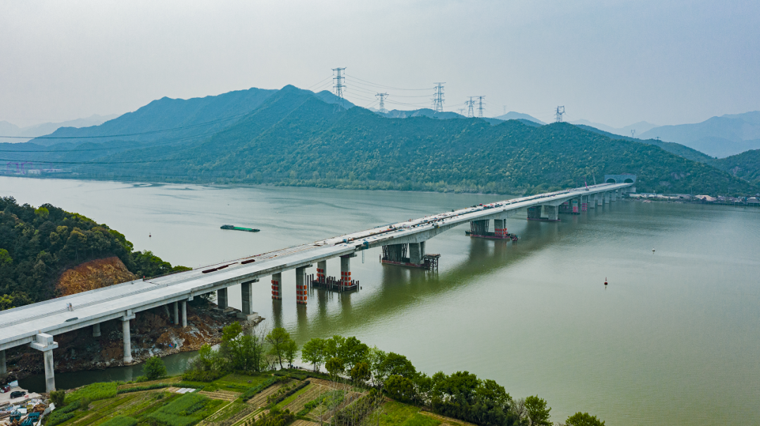 「杭州」杭州“二绕”预计今年底通车！全省首个开放式服务区已结顶！