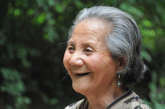 长寿|女人年过60，3处“红红的”，多半长寿命，少数人才有，你有吗？