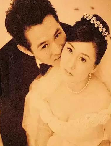 利智|31年前他为娶利智“放弃原配”，31年后他又给了20亿