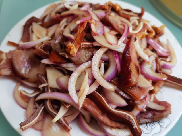 泥鳅|亲娘舅来做客，花130元准备10个好菜来招待，饭后妈妈说我心眼多