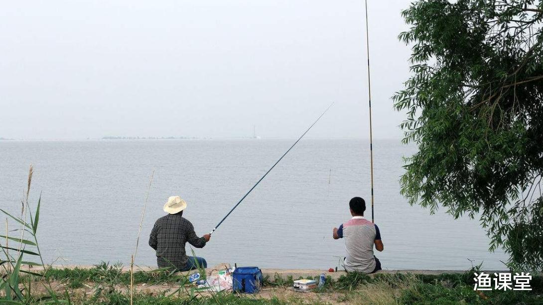 ：钓了5、6年鲫鱼了，还不知天热后鲫鱼爱藏在这里，我要钓它一窝