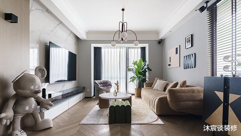 |走进她家，就被简约明快的色调迷住，轻奢风很精致，全屋整洁有序