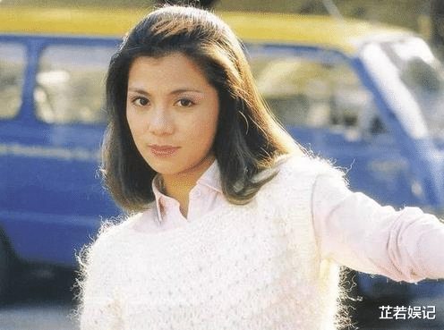 翁美玲|85年凌晨1: 25分，女星着红色睡袍死在家中，尸体被包裹5层锡纸