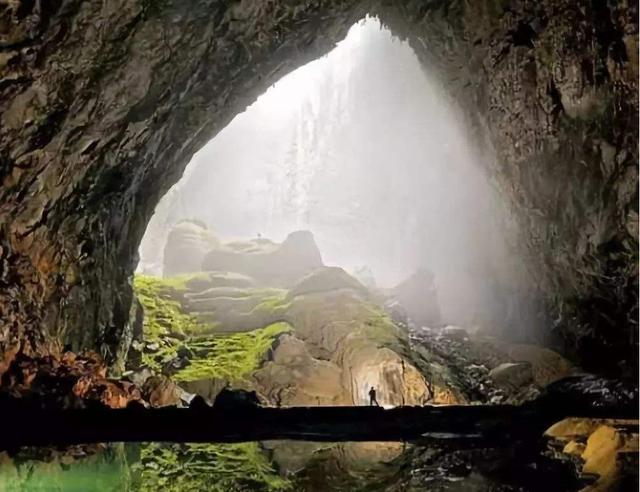 【珠峰】世界上最大的洞穴，能容纳72亿人口，看一眼要2万，比登珠峰还难