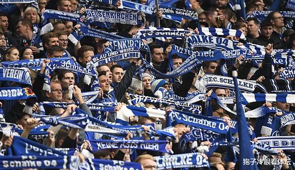 『卡姆』4年前被宣布车祸身亡的豪门后卫 悄然复活 前妻设局没害死他