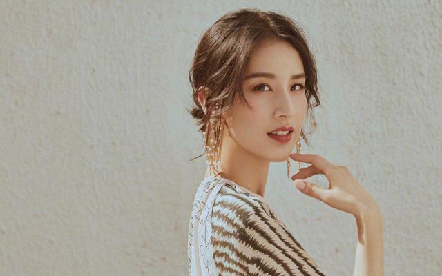 黄圣依|无名无分8年连生2个儿子, 嫁入豪门每年2亿零花钱的黄圣依\翻车\了