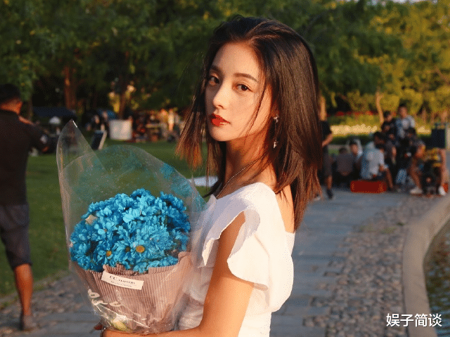 爱奇艺|爱奇艺又一穿越剧爆红，开播一天热度居高不下，一晚12集都不够！