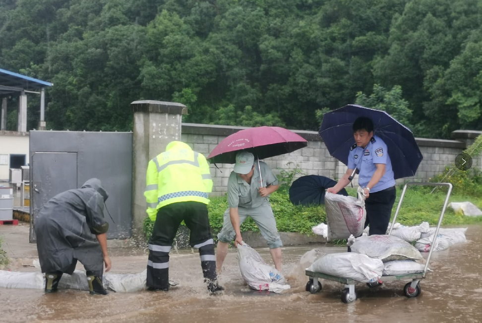 杭州公安|新安江开启7孔泄洪，杭州市防汛应急响应提升至I级！杭州警方全力投入防汛工作！