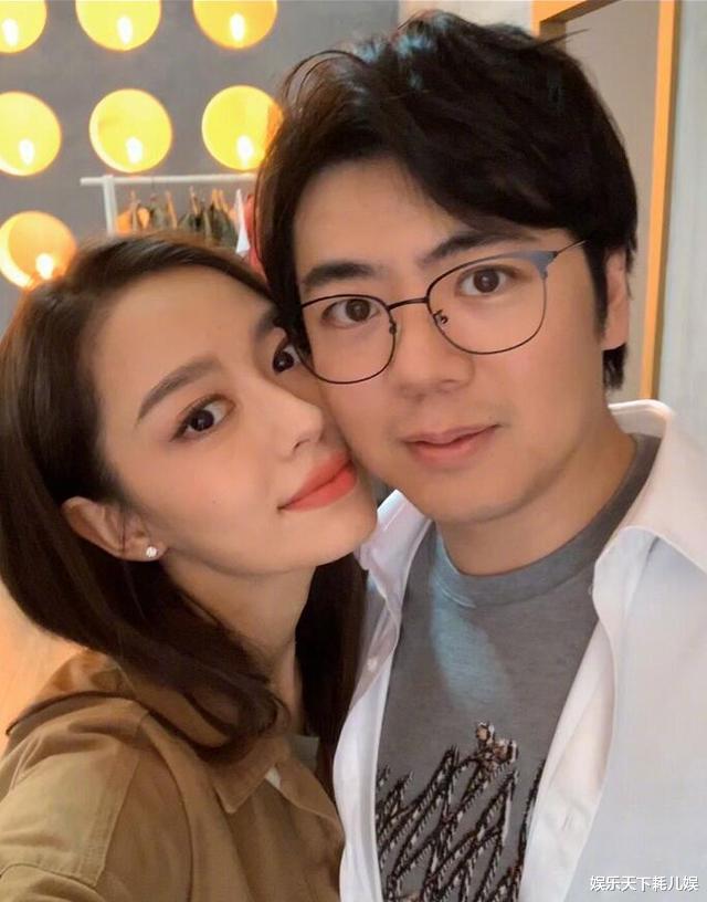 郎朗|郎朗官宣老婆吉娜怀孕，配图不愧“钢琴家庭”，网友已起好名字超搞笑