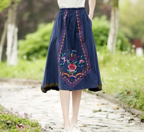 【郭碧婷】向太晒郭碧婷孕肚照！拍照特意用围巾遮肚子，向佐穿裙子意外好看