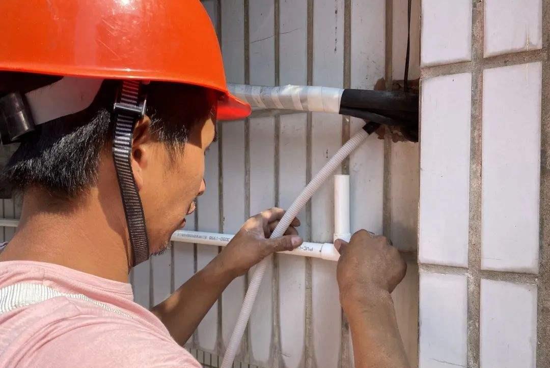 |空调排水管滴水,邻居投诉物业也找上门,我接到室内还有人管吗?