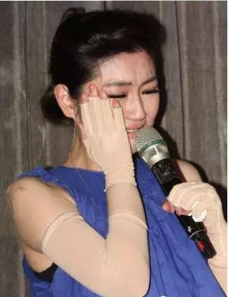 [Selina]张承中为何娶了毁容的Selina后, 又狠心离婚? 婚礼的一幕\耐人寻味\