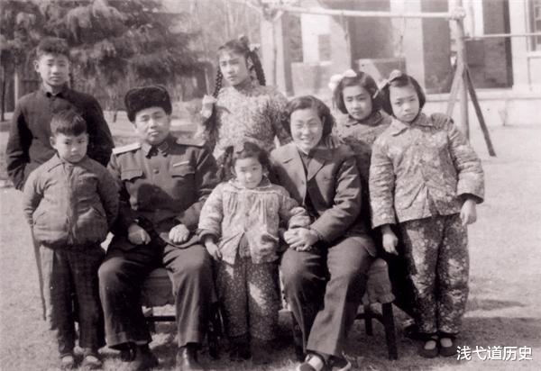 许世友|许世友与雷明珍离婚,几十年后前妻有事求他,他是如何回应的?