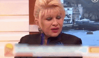 梅拉尼娅■特朗普现任真懂事！大继子结婚，拍全家福时看原配在场她赶紧蹿了