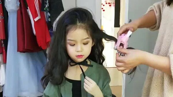 饮食|孩子小小年纪，就想化妆变美，父母怎么做才能处理好这个问题？