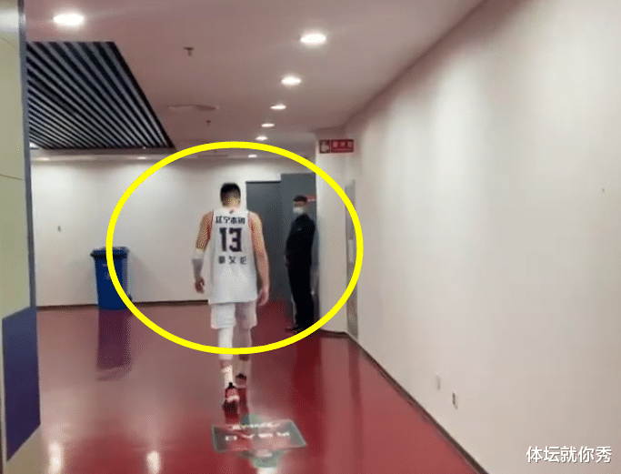 「郭艾伦」输球又输人!辽宁遭遇2连败,谁注意郭艾伦的举动,真是输不起啊