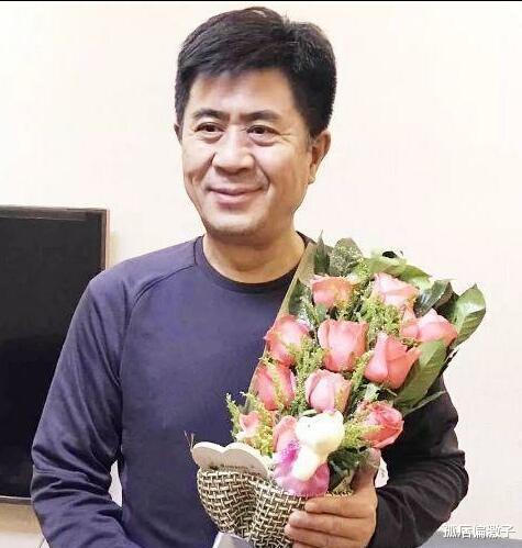 郭凯敏：62岁郭凯敏：没出名时发妻离他而去，二婚娶尤勇前妻，儿子帅到爆