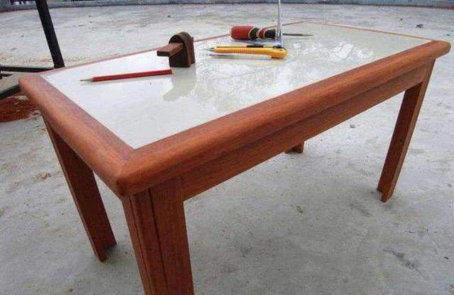 退休木匠亲手用木板做了个茶几，竟有人叫价2000块钱想买