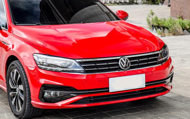 「大众汽车」大众最失意的一款车,当初加价提车还要等,如今优惠5万不好卖