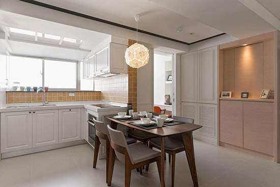 |102平现代风装修，天花板设计独特，休闲美宅舒适又温馨