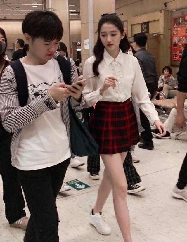 [古力娜扎]路人镜头下的女星，鞠婧祎关晓彤不算啥，看到娜扎一眼沦陷