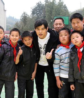 周杰伦■周杰伦为什么能够引领华语乐坛20年，不仅仅是他的音乐