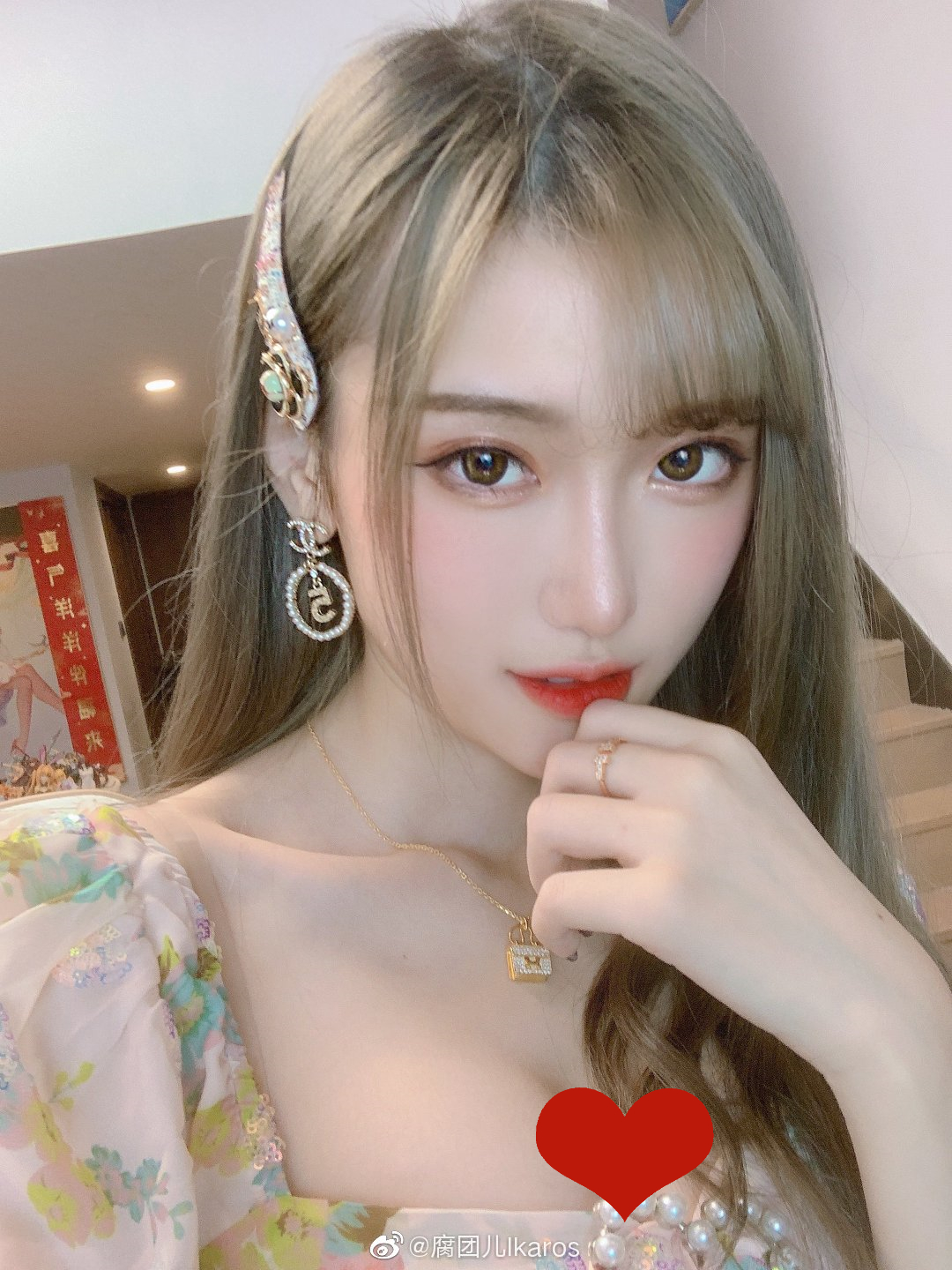 「阿狸」腐团儿年龄真是个谜？前1刻还是18岁阿狸，转身却有了些许风尘气