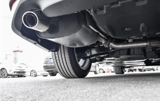 「丰田凯美瑞」全系标配10安全气囊，凯美瑞 2.0G豪华版，20万家用车省油还保值