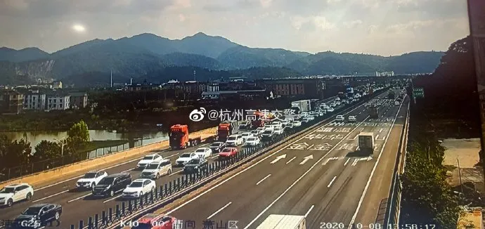 浙样的生活|“返程一点也不堵！”意外吗？最后一天，高速路况竟是这样的