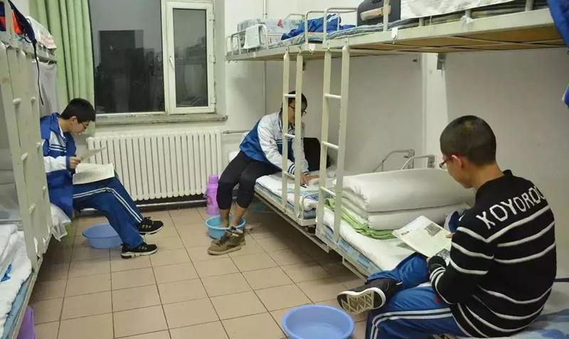 宿舍▲高考最后一个月，高考生要求搬离宿舍？父母应该支持孩子！