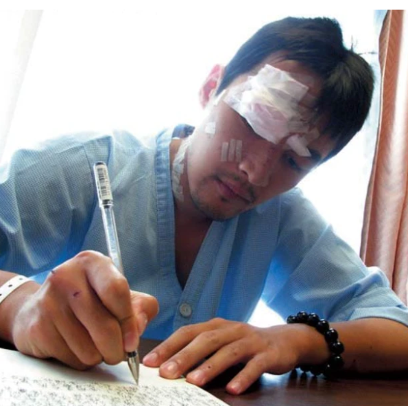 胡歌|2006年，张冕为救胡歌当场死亡，成胡歌永远的痛，后用她名义捐学