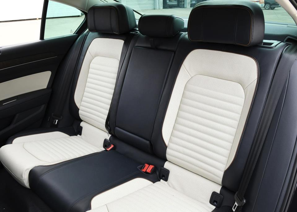 大众迈腾:被捧红的中型车,舒适如本田,保值率比雅阁高,不到19万起!