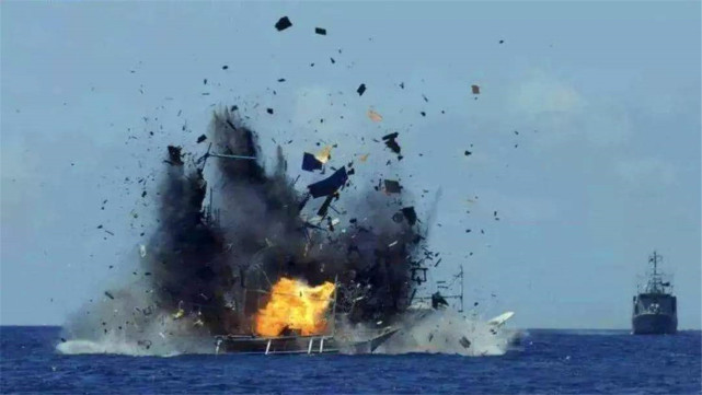 战舰|海峡传来一声巨响，美军舰击沉一艘不明废船，俄：闯下大祸了
