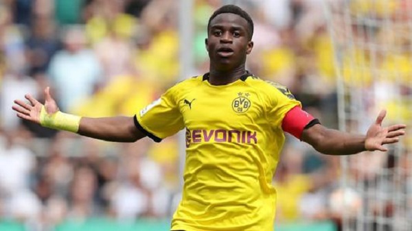 多特蒙德|太强了！多特15岁神锋连续3场上演帽子戏法，哈兰德要地位不保？