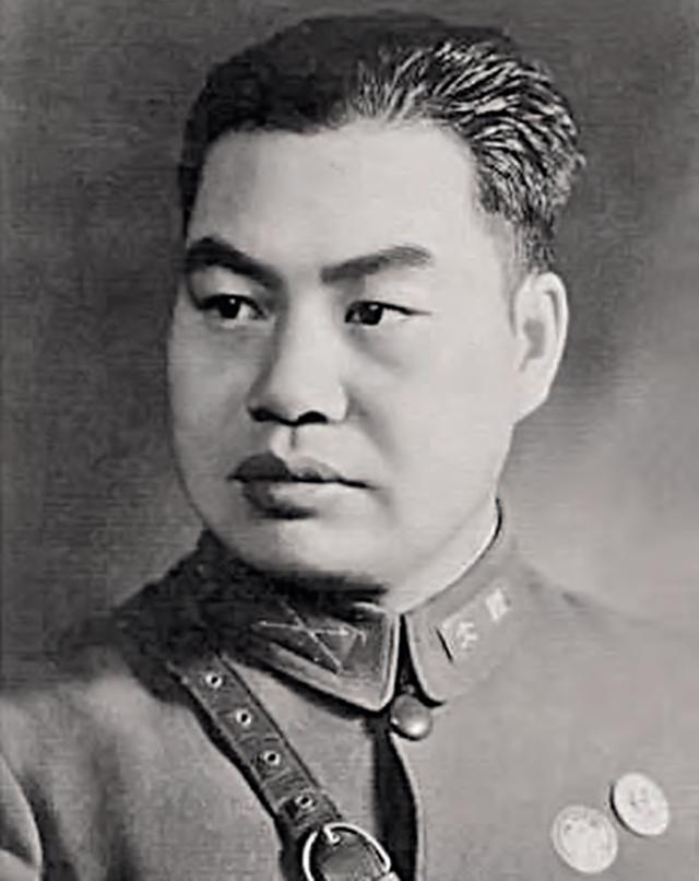 王甲本@唯一与敌军拼刺刀牺牲的军长，尸身屹立不倒，后被追晋上将军衔