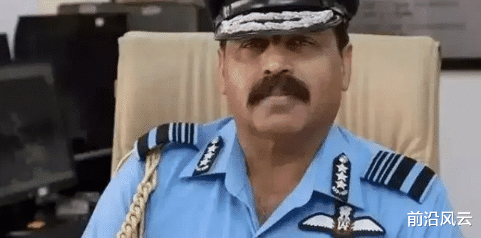 莫迪@印空军参谋长前线视察，要求军机带弹巡航喜马拉雅，但莫迪已认怂