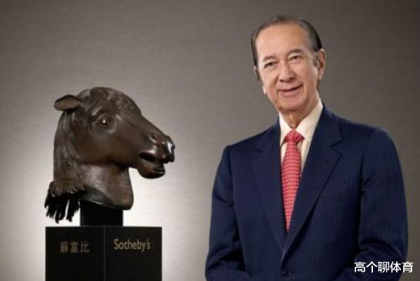 利智|李连杰小女儿晒近照，紧身上衣火辣身材尽显，不输母亲利智当年