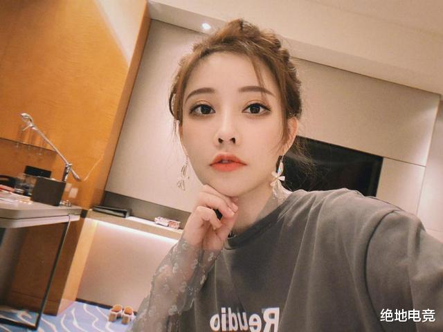 冯提莫|冯提莫进入30岁新征程，事业蒸蒸日上，新歌几个小时便榜上有名。