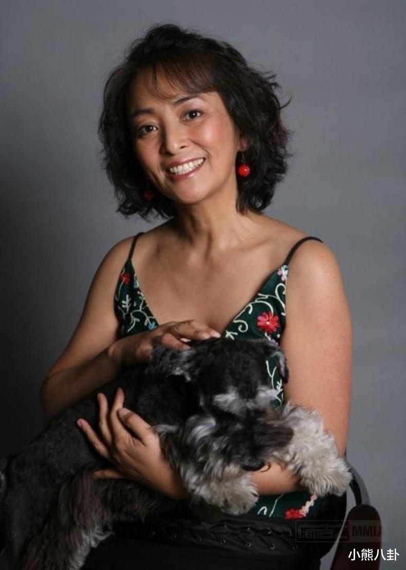 「」发誓不嫁中国男人，连嫁3个老外被“退货”，还带日本儿子回国捞金！