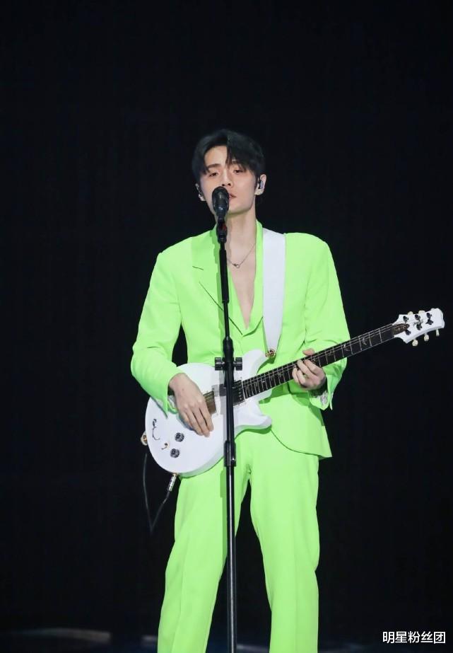 李荣浩|新歌只有九个字？要换成别人，估计就被全网嘲了