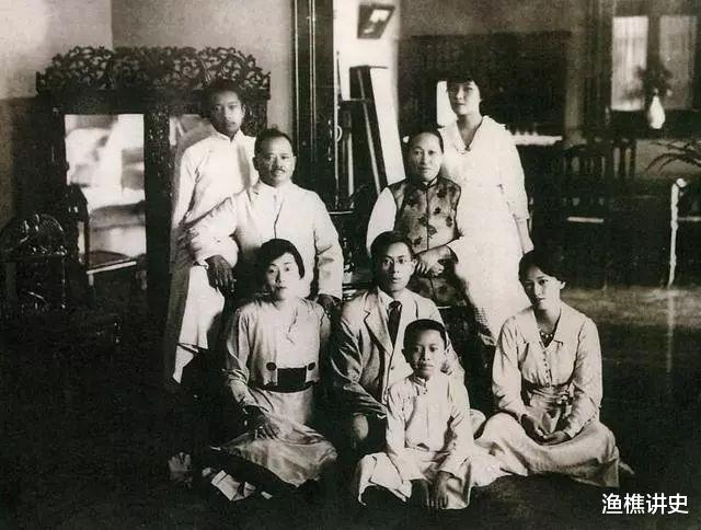 宋美龄■宋霭龄和孔祥熙的两个女儿是什么人生结局?无儿无女,姐姐陪葬宋美龄