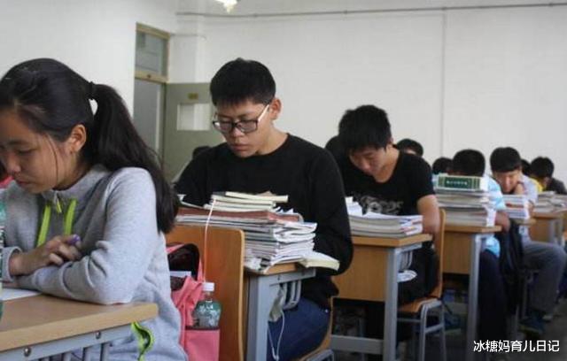 高校|高校频频被“放鸽子”，学生被录取后不去报到，网友：取消调剂