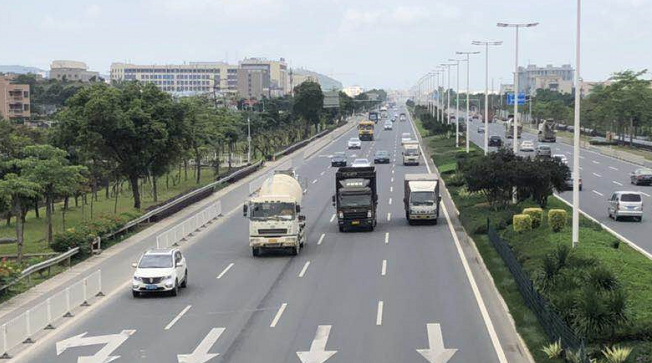 邓炳强■珠海大道数百车没走这条车道吃罚单！无人机、隐形战车轮番抓拍！行动……