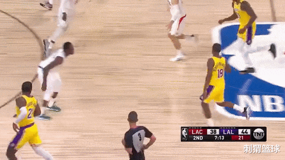 湖人队|吹到窒息！准绝杀！全场划水当演员，最后攻防统治啊！别TM再说他老了...