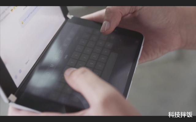 微软|微软高管再晒Surface Duo真机！双屏折叠手机即将开卖？