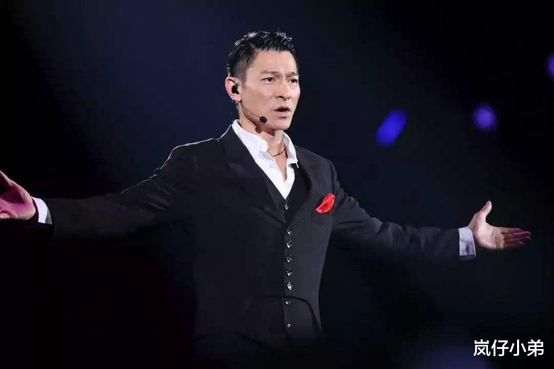 演唱会▲黄牛曝光国内演唱会现状,歌手遭遇巨大损失,众多限定组合受影响!