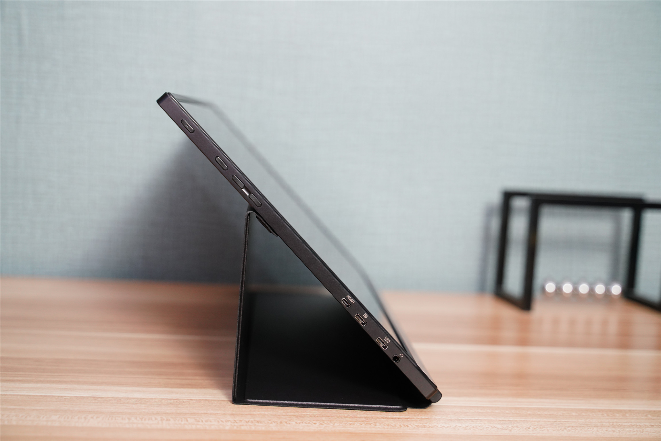 |全球首款240Hz+3ms电竞便携显示器,ROG XG17AHP评测